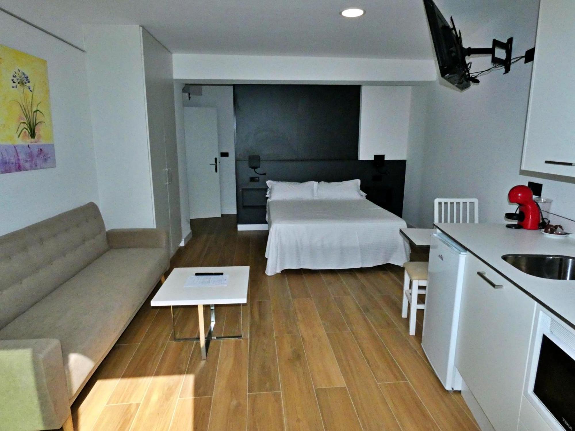 Apartamentos Dabarca Комбарро Экстерьер фото